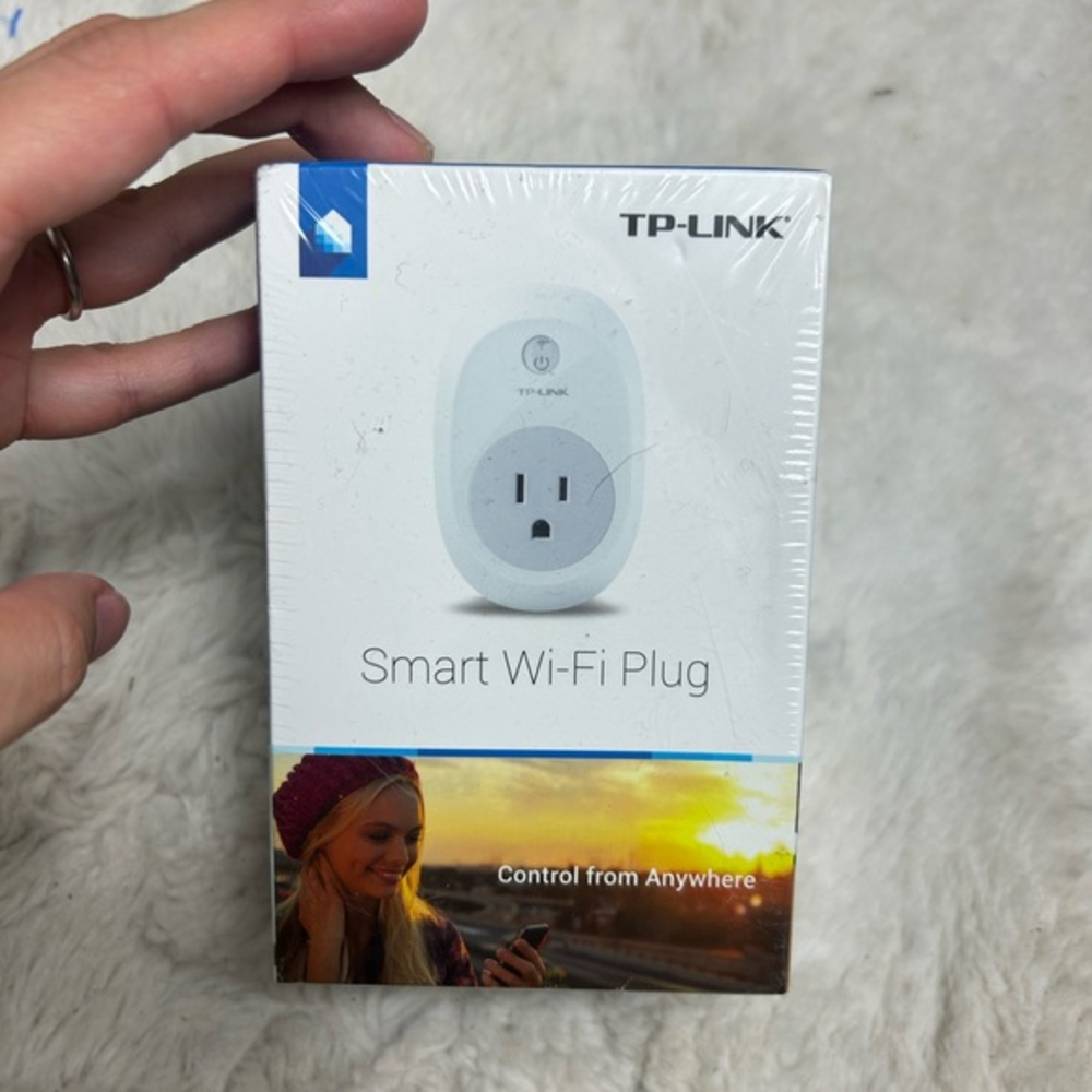 TP-Link - Wi-Fi Smart Plug - White Model:HS100